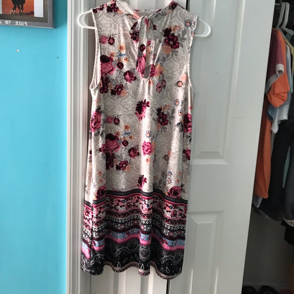 Dress - Picture 3 of 6